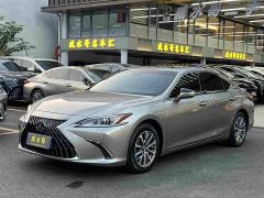 Lexus ES 200 Excellence Edition - photo 1