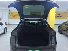 Tesla Model Y Rear-Wheel Drive - ფოტო 18