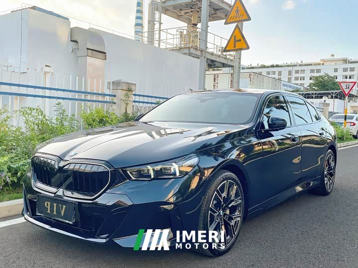 BMW 5 Series 530Li Luxury M Sport Package - ავტომობილი ჩინეთიდან