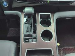 Toyota Gravia 2.5L Hybrid Luxury - photo 16