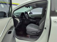 Toyota Gravia 2.5L Hybrid Luxury - photo 9