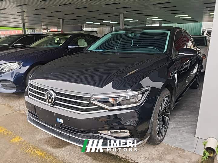 Volkswagen Magotan 330TSI DSG Luxury - car from China