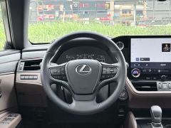 Lexus ES 200 Premium Edition - ფოტო 12