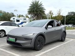 Tesla Model Y Rear-Wheel Drive - ფოტო 1