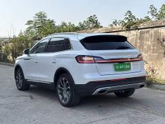 Lincoln Explorer 2.0T AWD Premium - ფოტო 4