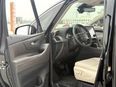 Toyota Vellfire Crown Hybrid 2.5L Executive Premier Edition - photo 5