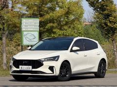 Ford Focus Hatchback EcoBoost 180 Automatic Sport Edition - ფოტო 1