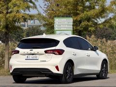 Ford Focus Hatchback EcoBoost 180 Automatic Sport Edition - ფოტო 6