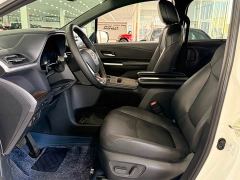 Toyota Grevias 2.5L Hybrid Premium Plus Edition - photo 2