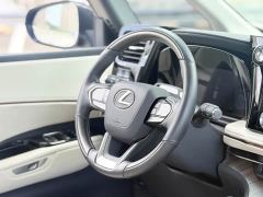Lexus LM 500h Six-Seat Premium Edition - фото 11