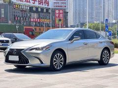 Lexus ES 200 Excellence Edition - photo 1