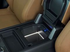 Land Rover Defender 110 3.0T P400 Dark Edition - ფოტო 12