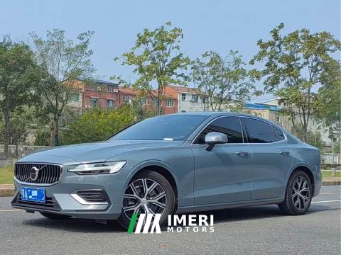 2024 Volvo S60 B4 Smart Luxury Edition - автомобиль из Китая