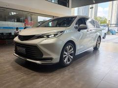 Toyota Sienna 2.5L Hybrid Premium Edition - ფოტო 1