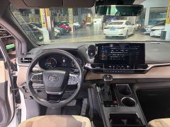 Toyota Sienna 2.5L Hybrid Premium Edition - ფოტო 8