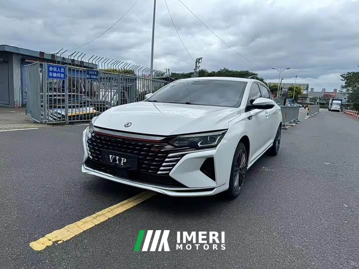 Dongfeng Yixuan MAX 1.5T Super Cute Dad Edition - автомобиль из Китая