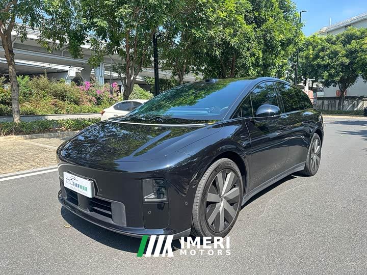 Li Auto i6 Four-Wheel Drive Standard Edition - ავტომობილი ჩინეთიდან
