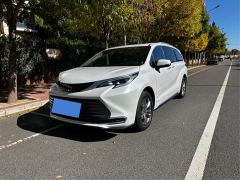 Toyota Sienna 2.5L Hybrid AWD Luxury - фото 1