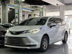 Toyota Sienna 2.5L Hybrid Premium Edition - фото 1