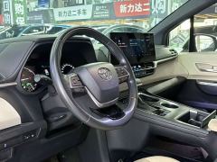 Toyota Sienna 2.5L Hybrid Premium Edition - фото 12