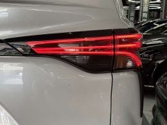 Toyota Sienna 2.5L Hybrid Premium Edition - фото 19