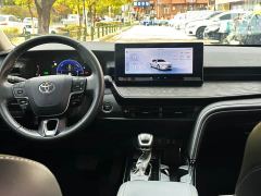 Toyota Camry Hybrid 2.0L HGVP Luxury - фото 17