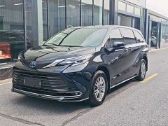 Toyota Sienna 2.5L Hybrid Comfort Edition - фото 1