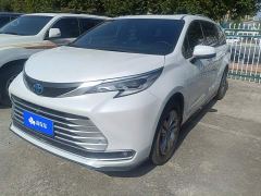 Toyota Sienna 2.5L Hybrid Platinum Edition - photo 1