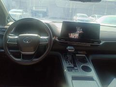 Toyota Sienna 2.5L Hybrid Platinum Edition - photo 12