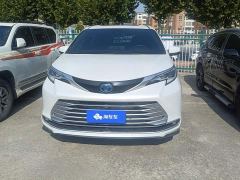 Toyota Sienna 2.5L Hybrid Platinum Edition - photo 2