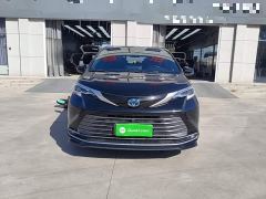 Toyota Sienna 2.5L Hybrid Premium Edition - фото 2