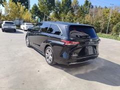 Toyota Sienna 2.5L Hybrid Premium Edition - фото 4