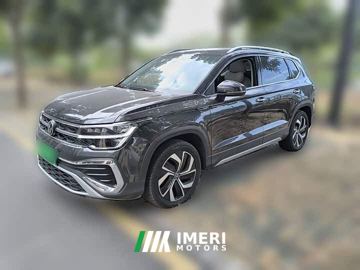Volkswagen Touareg 300TSI Two-Wheel Drive Full Moon Edition