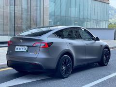 Tesla Model Y Rear-Wheel Drive - ფოტო 3