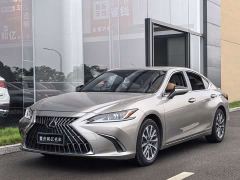 Lexus ES 300h Excellence Edition - фото 1