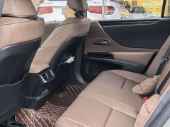Lexus ES 300h Excellence Edition - фото 11
