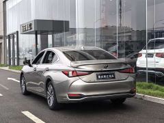 Lexus ES 300h Excellence Edition - фото 4