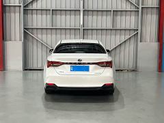 Toyota Avalon Hybrid 2.5L Luxury - фото 8