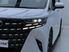 Toyota Alphard Hybrid 2.5L Premium Gold Edition - фото 3