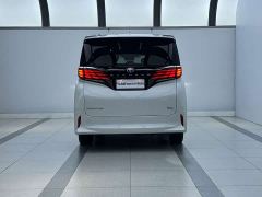 Toyota Alphard Hybrid 2.5L Premium Gold Edition - фото 4
