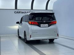 Toyota Alphard Hybrid 2.5L Premium Gold Edition - фото 6