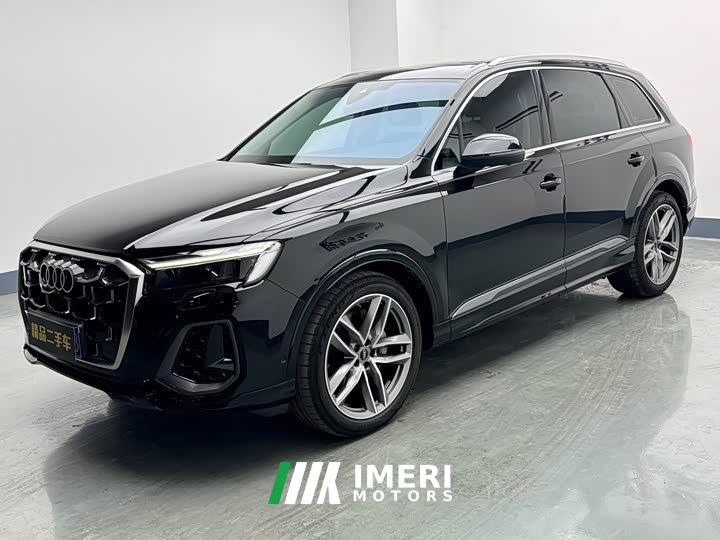 Audi Q7 55 TFSI quattro S line Sport - автомобиль из Китая