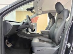 Tesla Model Y Rear-Wheel Drive - ფოტო 10
