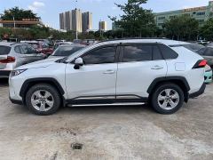 Toyota RAV4 2.0L CVT FWD Urban Edition - фото 3