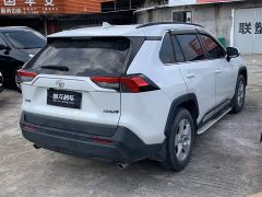 Toyota RAV4 2.0L CVT FWD Urban Edition - фото 8