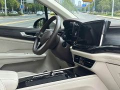 Volkswagen Viloran 380TSI Edition - photo 11