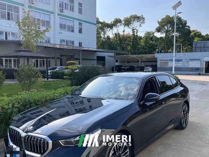 BMW 5 Series 530Li Premier M Sport Package - автомобиль из Китая
