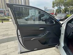 Toyota Avalon 2.0L XLE Premium Edition - ფოტო 9