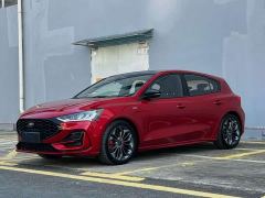 Ford Focus Hatchback EcoBoost 180 Automatic ST Line - фото 1