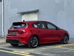 Ford Focus Hatchback EcoBoost 180 Automatic ST Line - фото 6